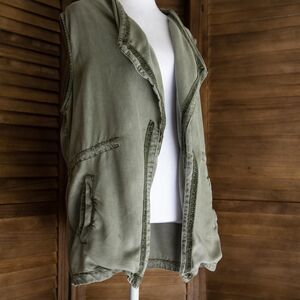 Unbranded Women's Green and Khaki Gilet